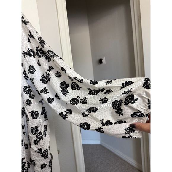 Lane Bryant White Allover Black Roses Animal Print Button Front Blouse‎ Plus 22W - Picture 4 of 7